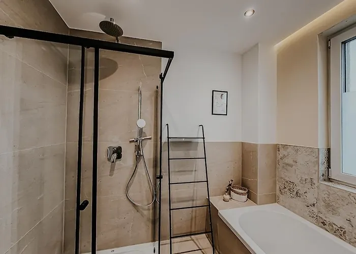 Exclusive Penthouse With Balcony & Parking Apartman