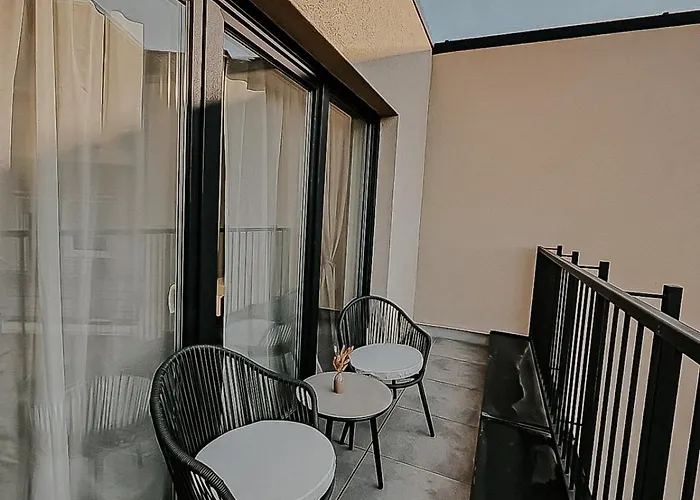 Exclusive Penthouse With Balcony & Parking Apartman